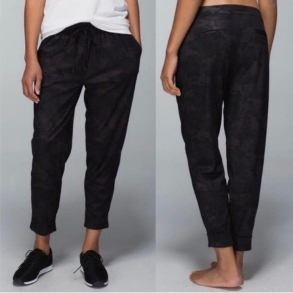 Lululemon Jet Crop *Print Pants in Savasana Camo 20cm New Black Size 8 Athletic